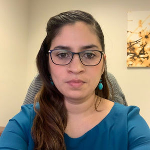 Meet your Posher, Roxana